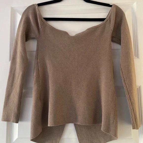 Abercrombie & Fitch Off-Shoulder Twist Sweater, tan, medium - Picture 6 of 8